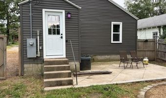 613 E Highland St, Aurora, MO 65605