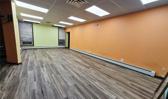 121 W Oak St, Amityville, NY 11701