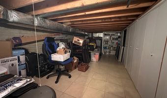 1128 HALESWORTH Dr, Rockville, MD 20854