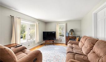 15 Preston Dr, North Kingstown, RI 02852