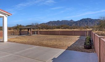 135 W Hawk Way, Amado, AZ 85645
