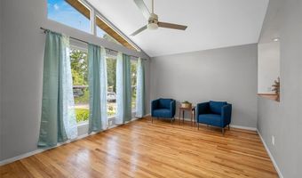 236 Hillcrest Blvd, Ballwin, MO 63021