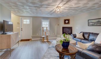 110 Lake View Rd, Cranston, RI 02920