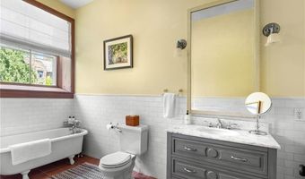 2 Hazard Ave, Newport, RI 02840