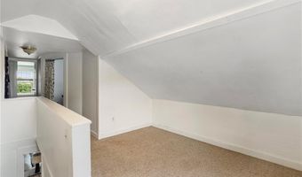 25 Renfrew Ave, Middletown, RI 02842
