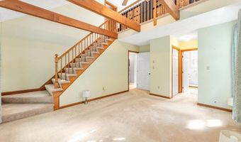 5 Strawberry Ln, Billerica, MA 01821