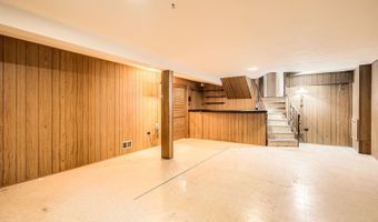 907 E Crabtree Dr, Arlington Heights, IL 60004