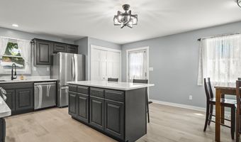 29 W Main St, Amboy, IL 61310