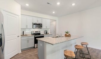 274 Maddox Dr, Aberdeen, NC 28315