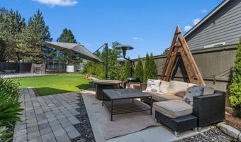 20713 SE Iron Horse Ln, Bend, OR 97702
