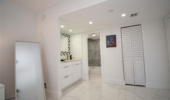 20301 W Country Club Dr 930, Aventura, FL 33180