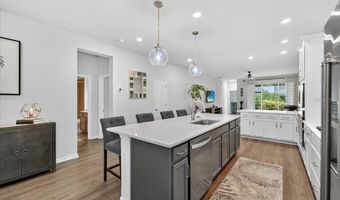 7403 SUNGOLD MEADOW Ct, Apollo Beach, FL 33572