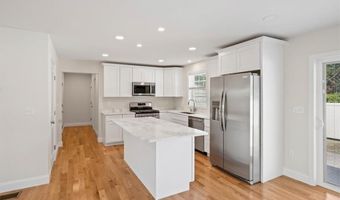 7 Betsey Williams Dr, Warwick, RI 02889