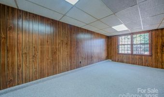 43 Lancelot Ln, Asheville, NC 28806