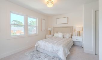 57 GARDEN Dr, Alexandria, VA 22304