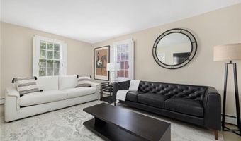 24 Barney St, Newport, RI 02840