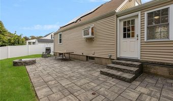 22 Franconia Dr, Cranston, RI 02920