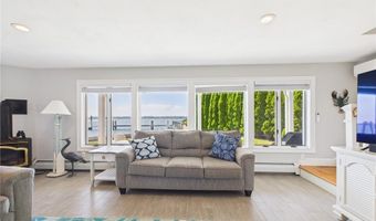 72 Marine Dr, Narragansett, RI 02882