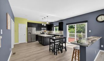 567 Brook Meadow Dr, Ballwin, MO 63021