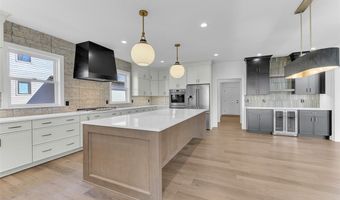 805 Club Dr W, Aurora, OH 44202