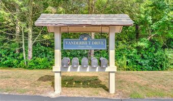 19 Vanderbilt Dr, Narragansett, RI 02882
