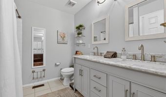 800 Whispering Village Cir, Ballwin, MO 63021