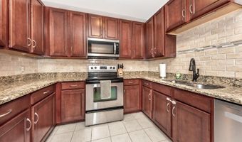 241 W Oakbrook Dr, Ann Arbor, MI 48103