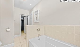527 Red Tailed Hawk Rd, Banner Elk, NC 28604