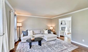 1093 Del Ebro Dr, Ballwin, MO 63011