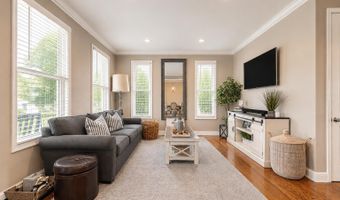 71 Compton St, Belford, NJ 07718