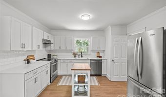 1915 Birchcrest Dr, Charlotte, NC 28205