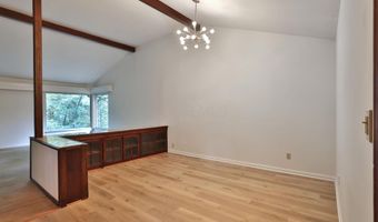 519 E Cooke Rd, Columbus, OH 43214