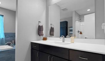 3906 Lone Peak Dr, Bismarck, ND 58503