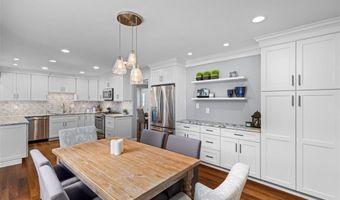 647 Waterford Ridge Dr, Ballwin, MO 63021