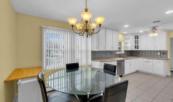 496 Apple Valley Dr, Belford, NJ 07718