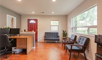 140 W Hawthorne St, Fallbrook, CA 92028