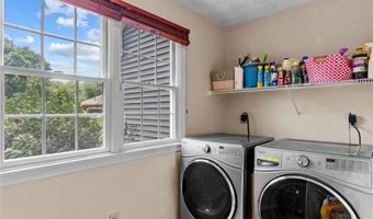 10 Lantern Brook Dr, Lincoln, RI 02865