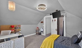 48 6th St, Bangor, ME 04401