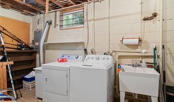 8502 WOODBINE Ln, Annandale, VA 22003