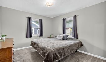 2100 Searle St, Des Moines, IA 50317