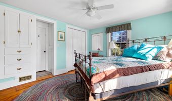 24 Liberty St, Clinton, CT 06413