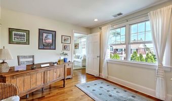 33 Withington Rd, Narragansett, RI 02882