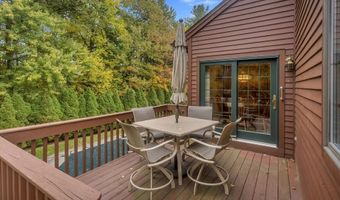 111 Cottonwood Ln, Agawam, MA 01001