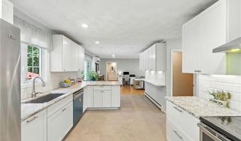 3 Sandy Ln, Bristol, RI 02809