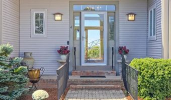 4 Mainstay Ln, Bourne, MA 02532