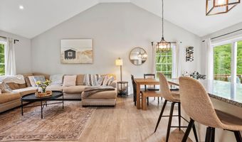 361 Long Shores Dr, Barrington, NH 03825