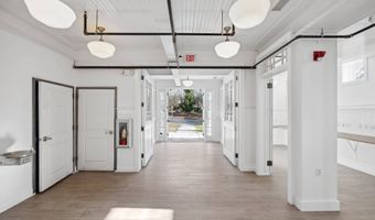 11 Indian Wells Hwy, Amagansett, NY 11930