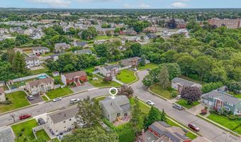 20 Sunshine Ln, Amityville, NY 11701