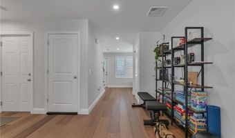 28 Ashley St, Cranston, RI 02920