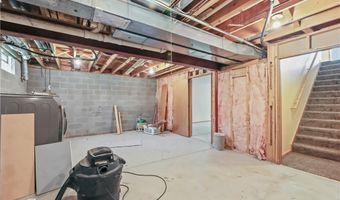 1701 Woods Rd, Akron, OH 44306